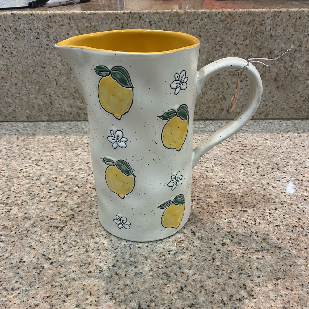InHomestylez Lemon Zest pitcher